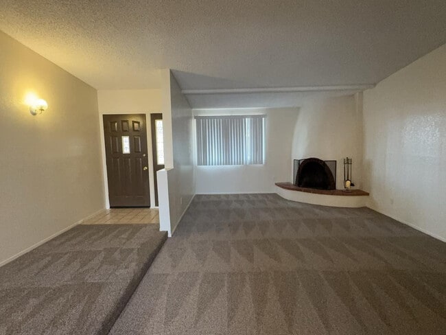 Building Photo - 3733 Sparrow Dr