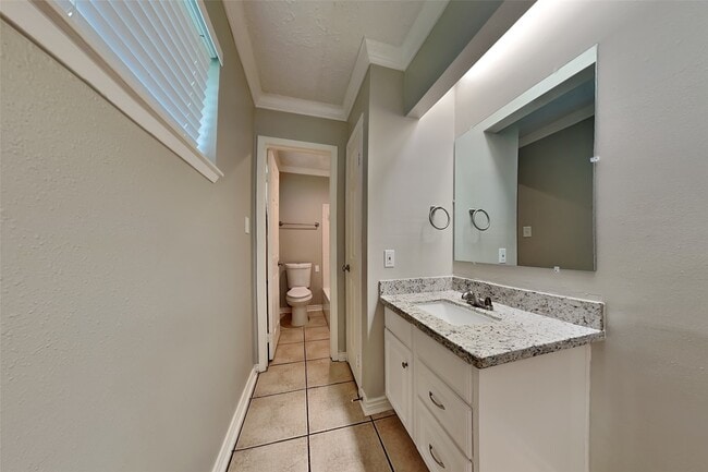 Building Photo - 5351 King Richard Dr