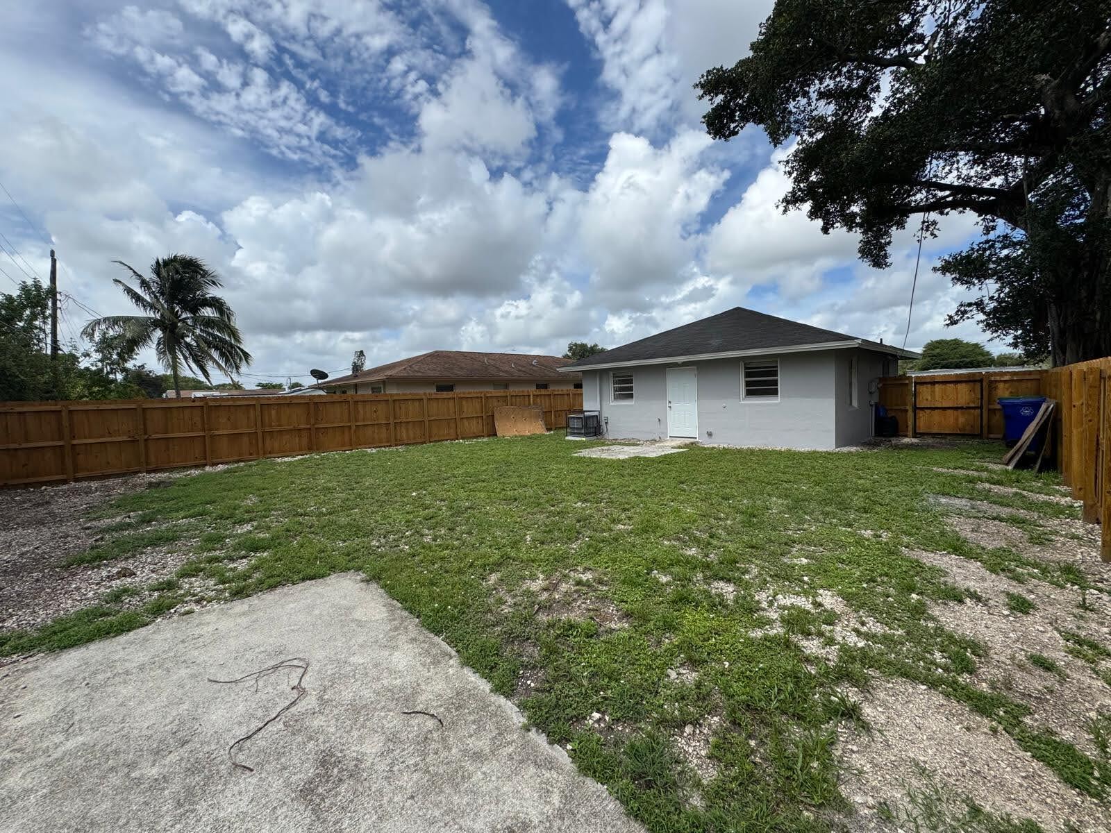 Building Photo - 300 NW 28th Way