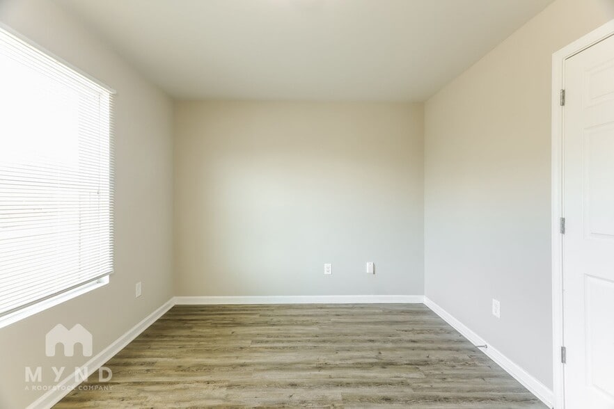 Building Photo - 15 Tiffany Ln