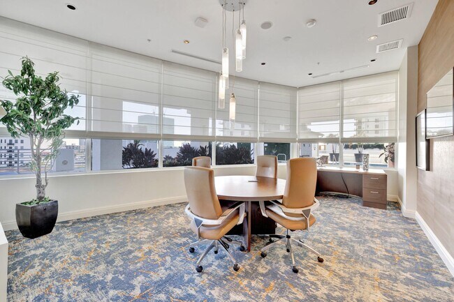 Building Photo - 315 NE 3rd Ave