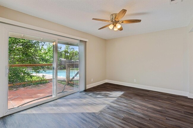 Building Photo - 5900 Gateshead Dr