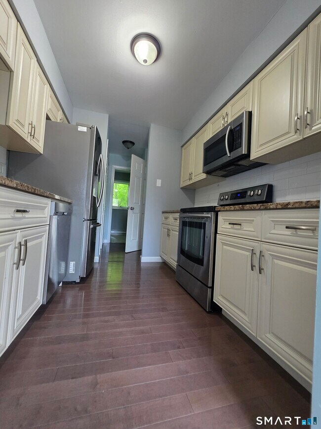Building Photo - 19 Twin Oaks