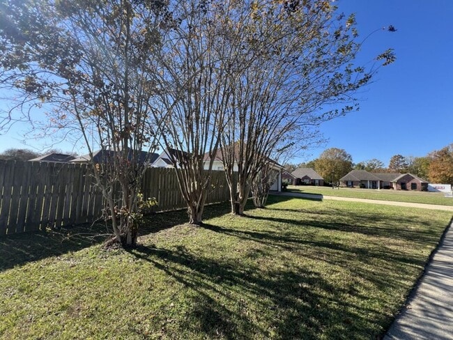 Building Photo - Corner-Lot Comfort in Zachary! — Spacious 3BR Home in Ravenwood Subdivision