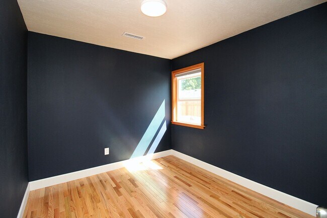 Building Photo - Meticulously Remodeled Milwaukie Bungalow on Large Lot with Gardens & Garage