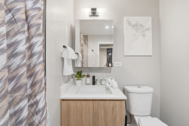 Building Photo - 6044 N Winthrop Ave