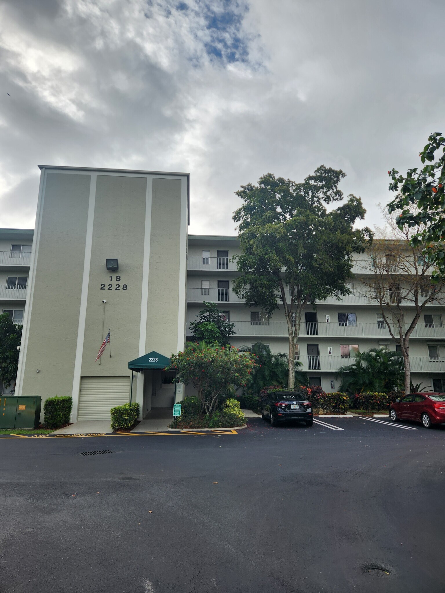 Building Photo - 2228 N Cypress Bend Dr