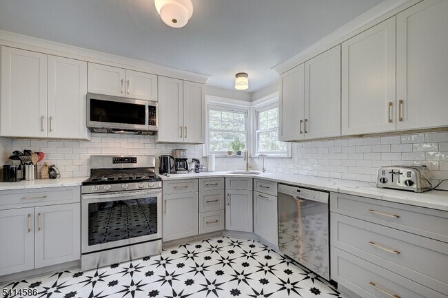 Building Photo - 548 Hartford Ct