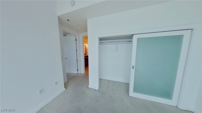 Building Photo - 4575 Dean Martin Dr