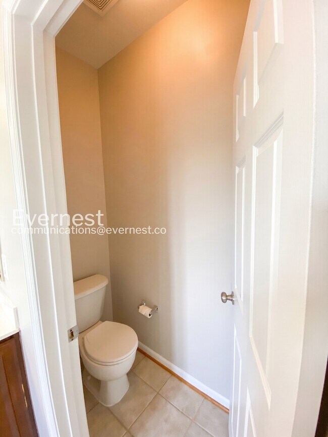 Building Photo - 3 Bed/3 Bath Townhome with Garage / Pet-Friendly / Available Soon!