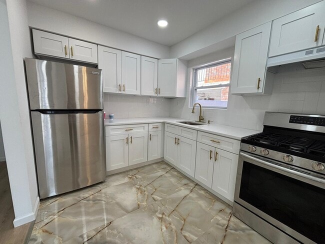 Building Photo - 9047 Palisade Ave