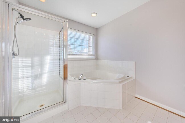 Building Photo - 685 Springhouse Square SE