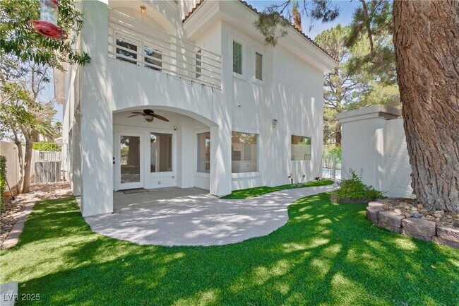 Building Photo - 3004 Sun Lake Dr