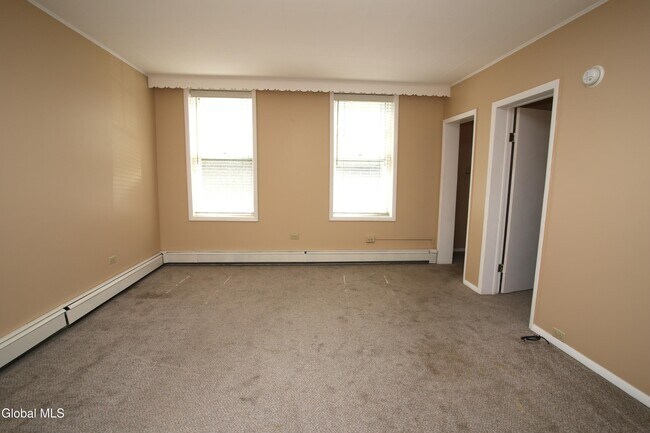 Building Photo - 31 Willow St