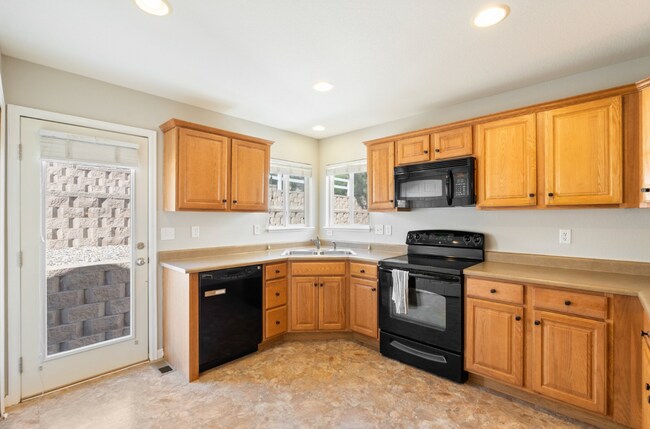 Building Photo - Low-Maintenance Living in Colorado Springs...