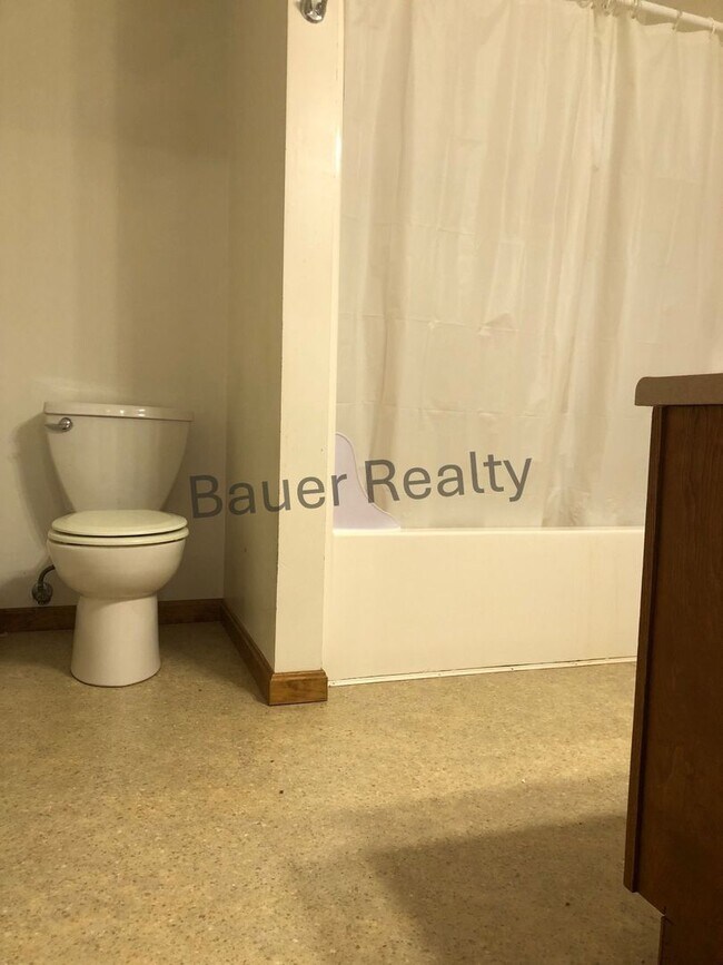 Building Photo - le9