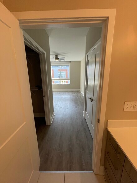 Building Photo - 145 Riverhaven Dr