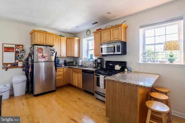 Building Photo - 1130 Dorrance St