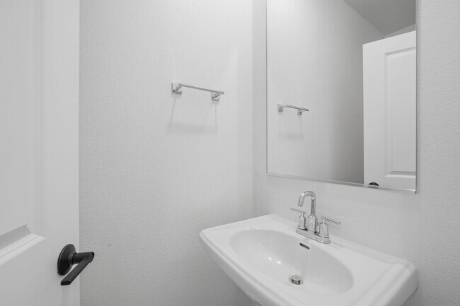 Building Photo - 850 Kili St