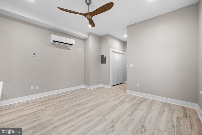 Building Photo - 400 S Conkling St