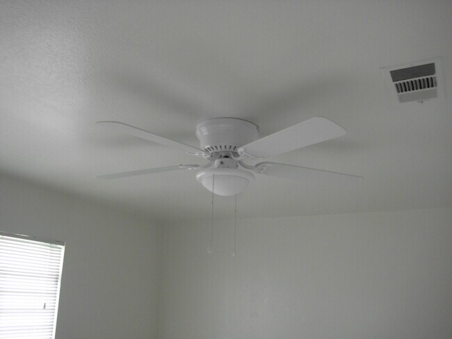 Master bed room ceiling Fan - 959 W Nelda Rd
