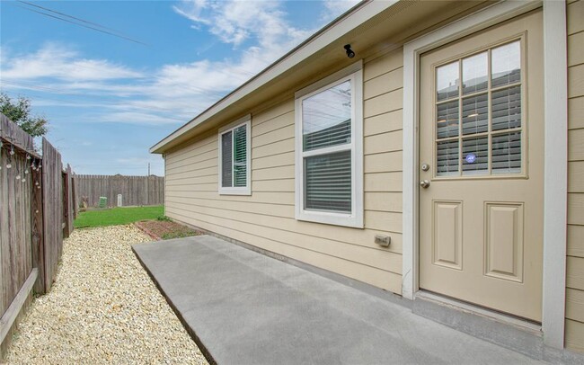 Building Photo - 1434 Daffodil Rd