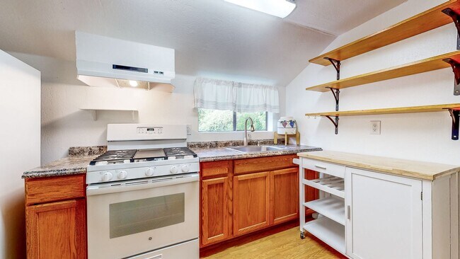 Building Photo - Adorable West County One Bedroom Cottage