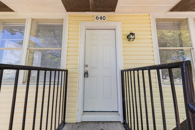 Primary Photo - 640 W Central Ave