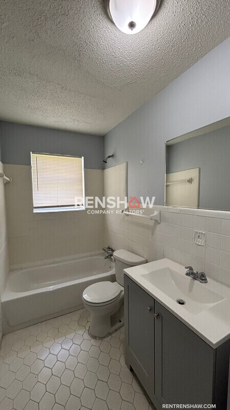 Building Photo - 3272 Sweet Springs Dr