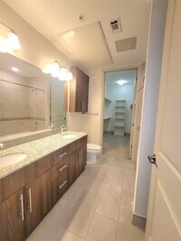 Building Photo - 1800 St Joseph Pkwy