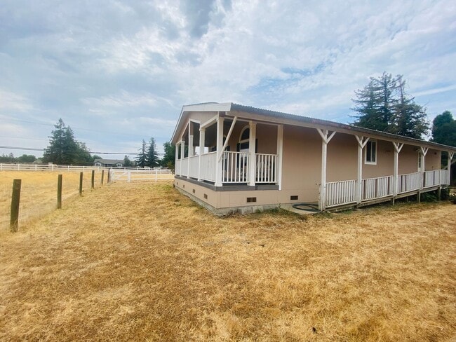 Building Photo - Charming Country Property with Option to L...