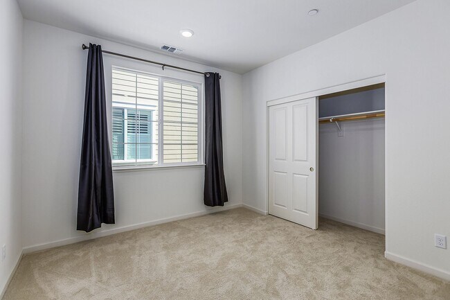 Building Photo - Stunning Executive Style Home in Fremont – Ardenwood Neighborhood!