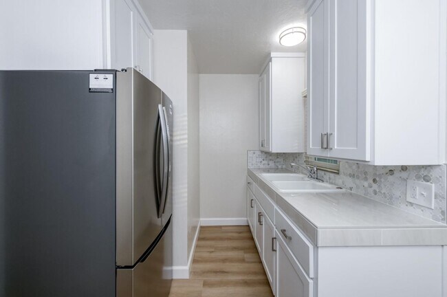 Building Photo - 326 E Dudley Ave