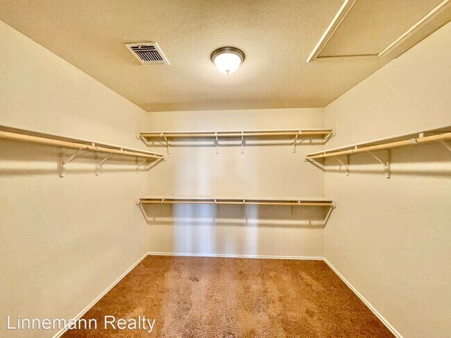 Building Photo - 4 br, 2.5 bath House - 3311 Lorne Drive
