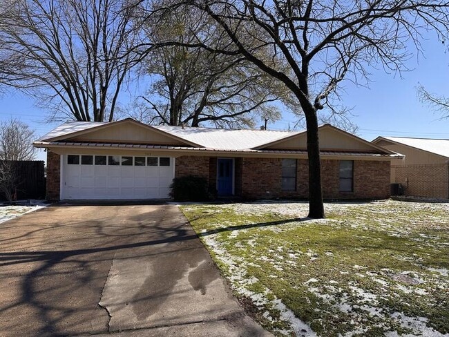 Primary Photo - 503 Egret Ln