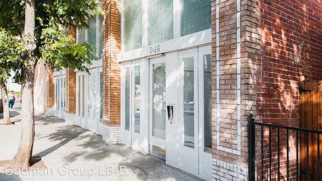 Building Photo - 946-950 Daisy Ave