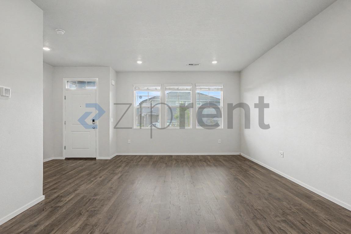 Building Photo - Unit