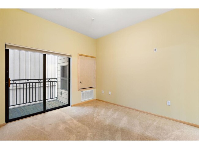 Building Photo - 270 4th St E