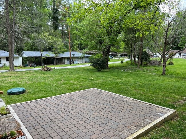 Building Photo - Charming Flat Rock Bungalow