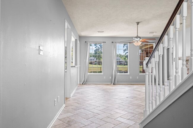 Building Photo - 8518 Malardcrest Dr