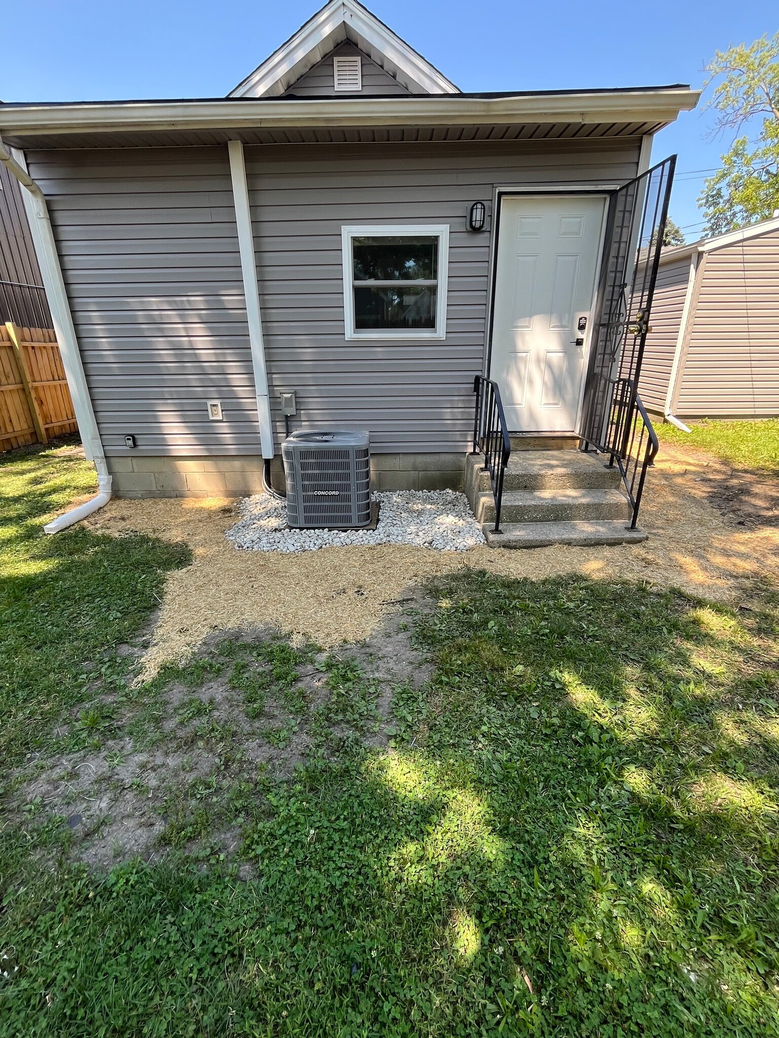 Building Photo - 1320 Fairlawn Ave