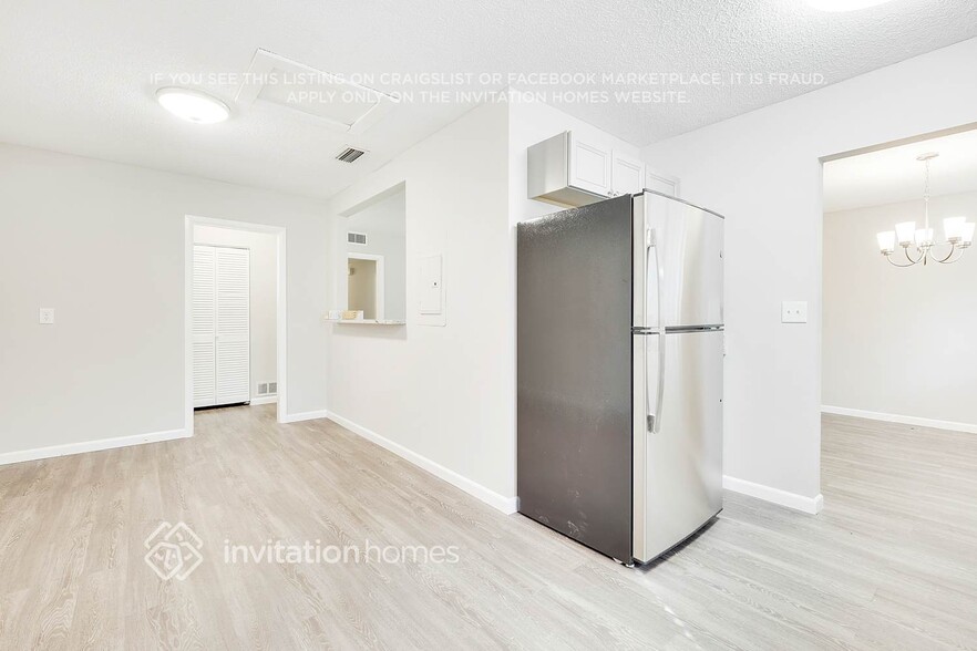 Building Photo - 2203 Burpee Dr