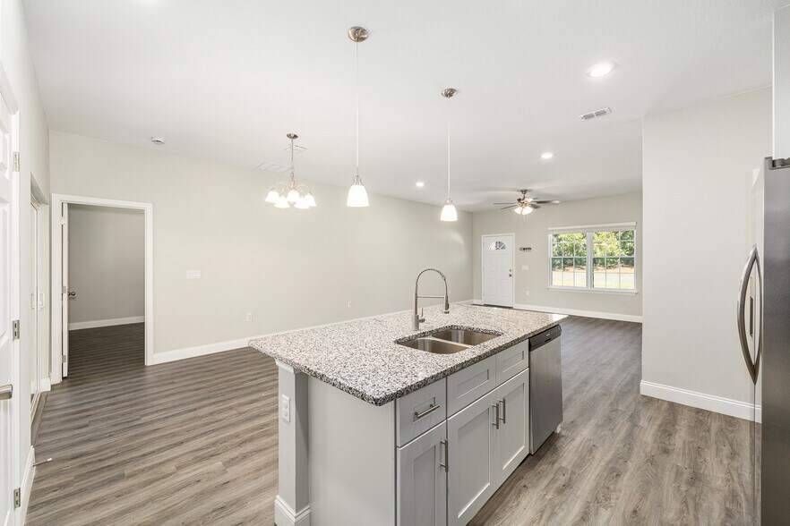 Building Photo - 5998 SW 154th Street Rd