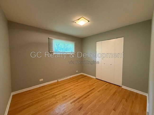Building Photo - 1S676 S Ott Ave