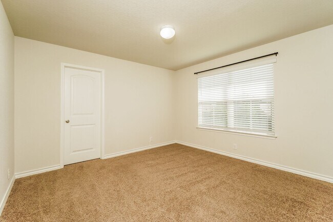 Building Photo - First time rental! 5 bedroom located in the desirable Redbird Ranch Subd.