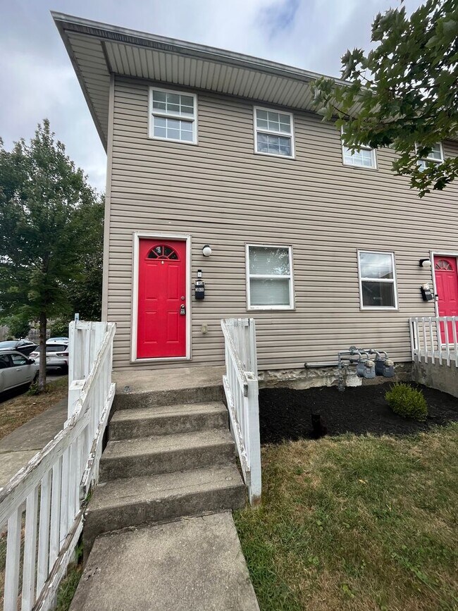Building Photo - 360-362 E Hinman Avenue