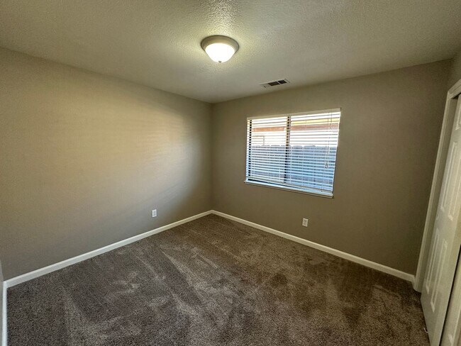 Building Photo - No Deposit