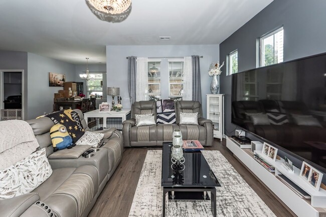 Building Photo - 4 Bedroom, 3.5 Bathroom Home in Summers Co...