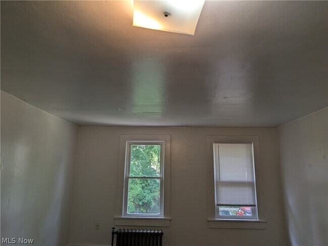 Building Photo - 339 Harris St