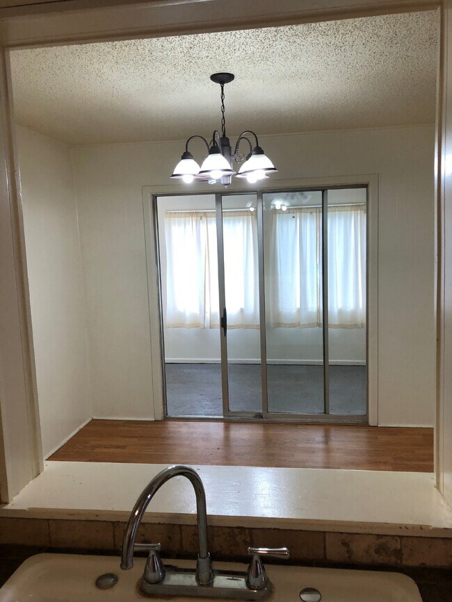 Building Photo - Spacious 4-Bedroom Home with Sunroom Available for Summer 2026 Pre-Lease